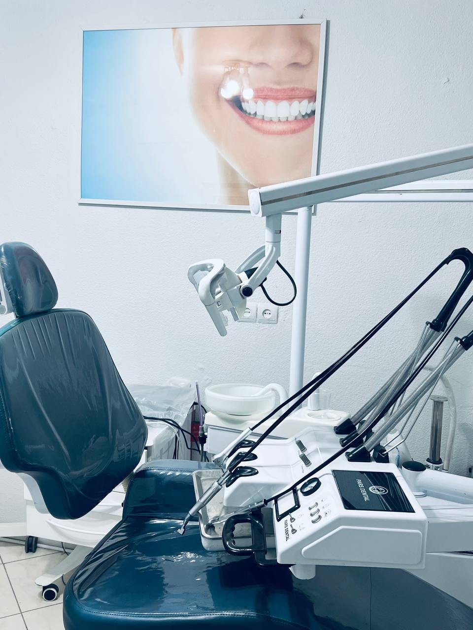 یونیت دندانپزشکی در فضای مطب